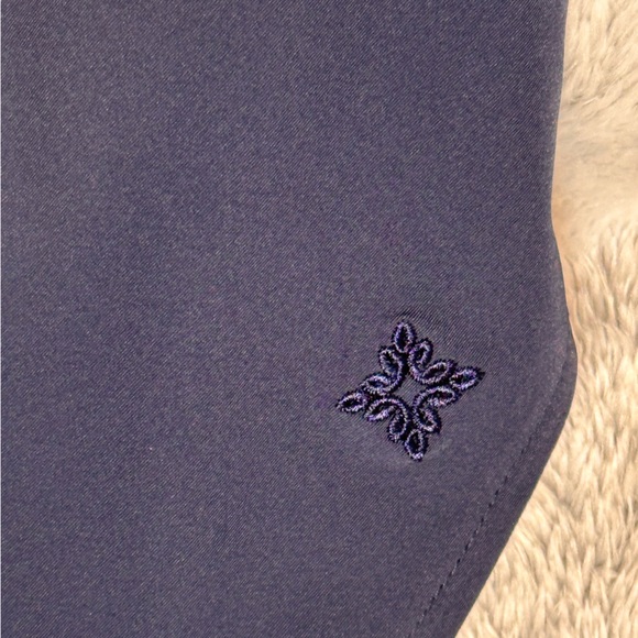 Med Couture Classic Navy V-Neck Short Sleeve Scrub Top - Picture 6 of 8